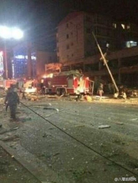 山西爆炸事故背后的故事，小巷美食秘境与灾难真相揭秘